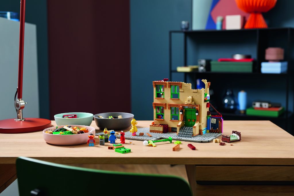 LEGO Ideas 21324 Sesame Street 15