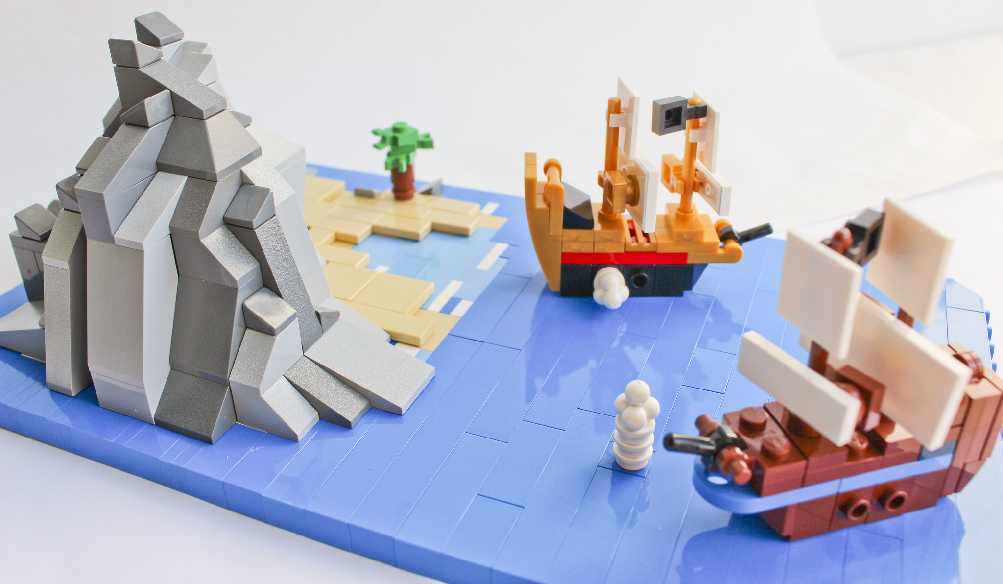 Brick Pic of the Day: Micro-scale pirates
