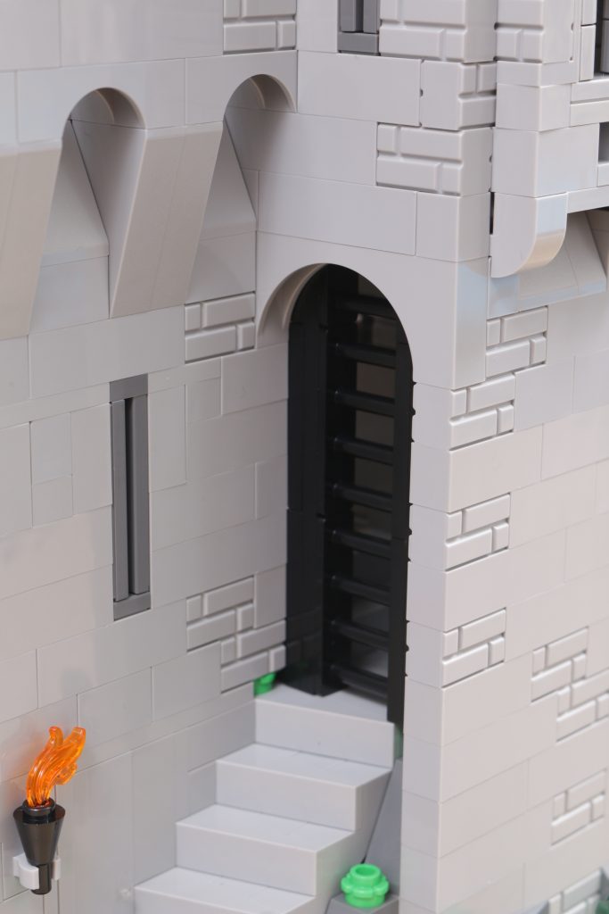 LEGO ICONS 10305 Lion Knights Castle review 59 683x1024