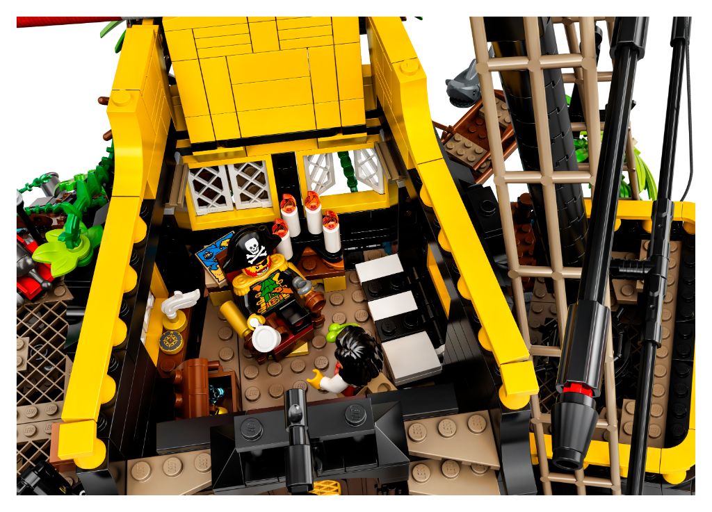 LEGO Ideas 21322 Pirates of Barracuda Bay 10