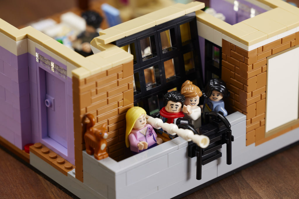 LEGO 10292 Friends Apartments 16