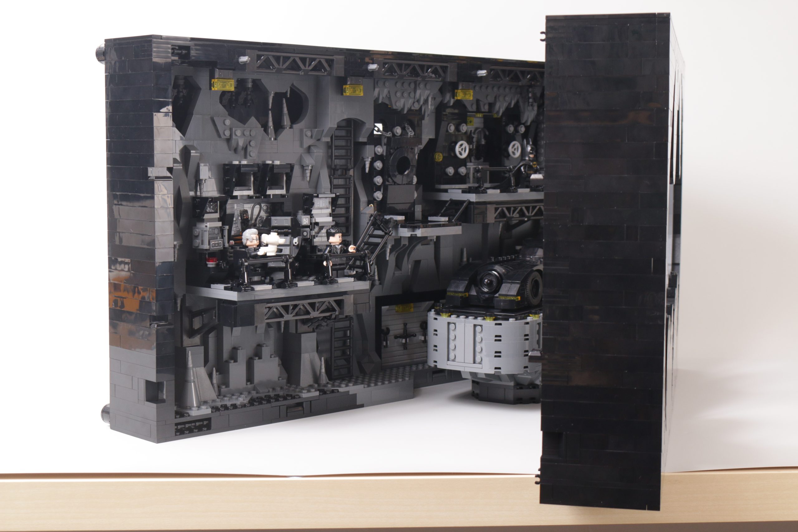 LEGO Batman 76252 Batcave – Shadow Box review 8 scaled