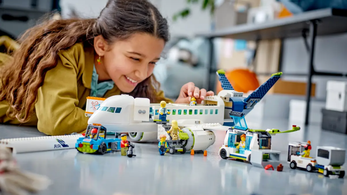 Build a minifigure-friendly airport with new LEGO City sets out today