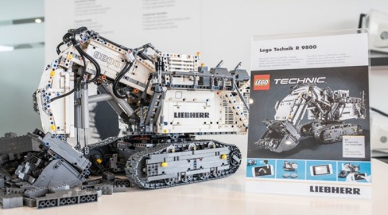 New images of LEGO Technic 42100 Liebherr R 9800