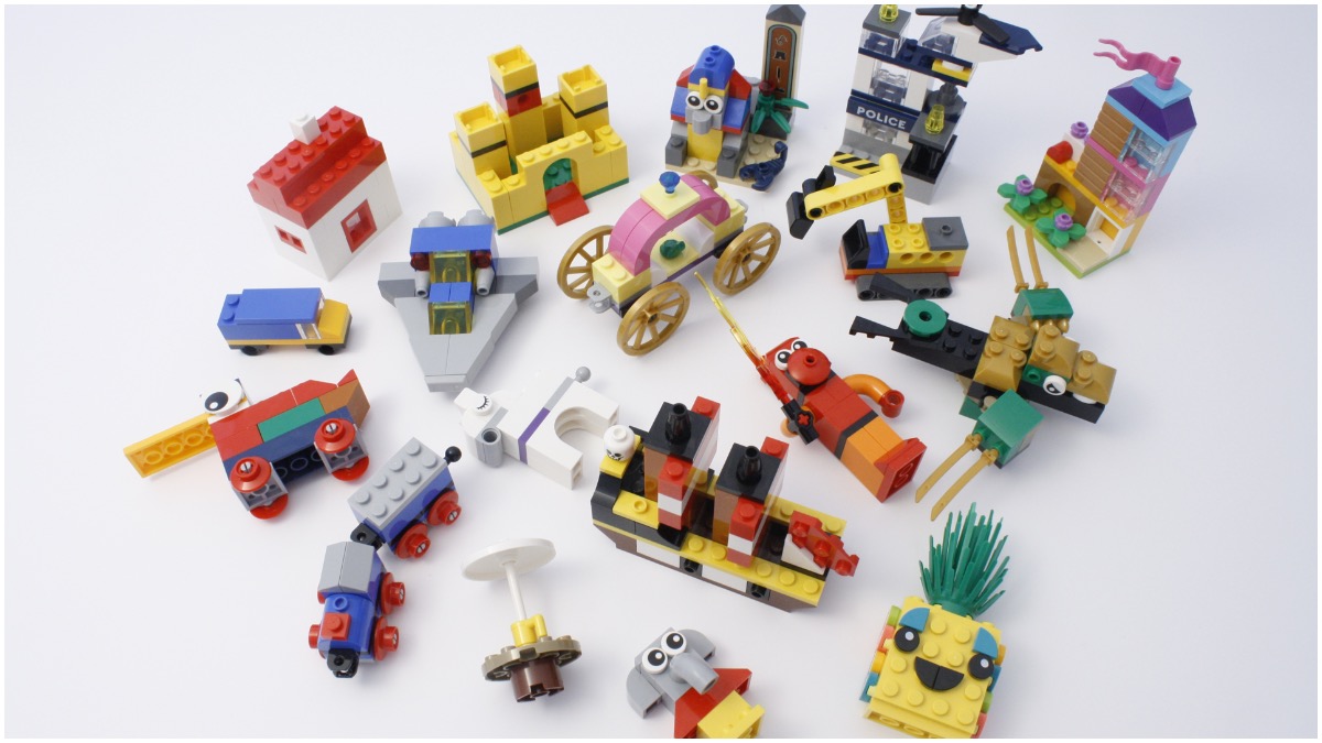 LEGO Classic 11021 90 Years of Play review