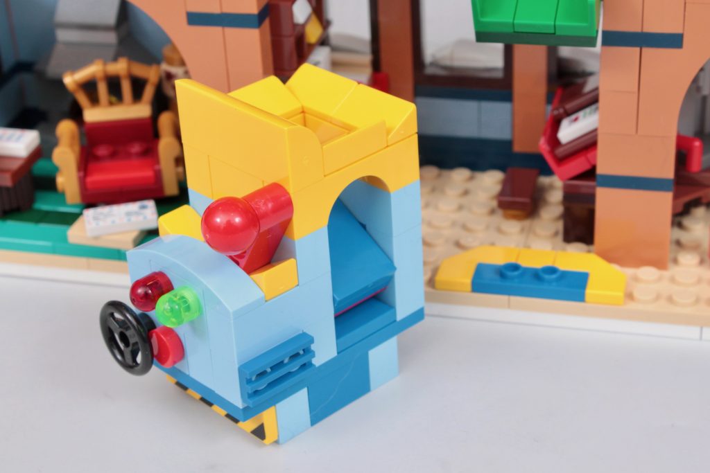 LEGO Winter Village 10339 Santas Post Office review 17 1024x683