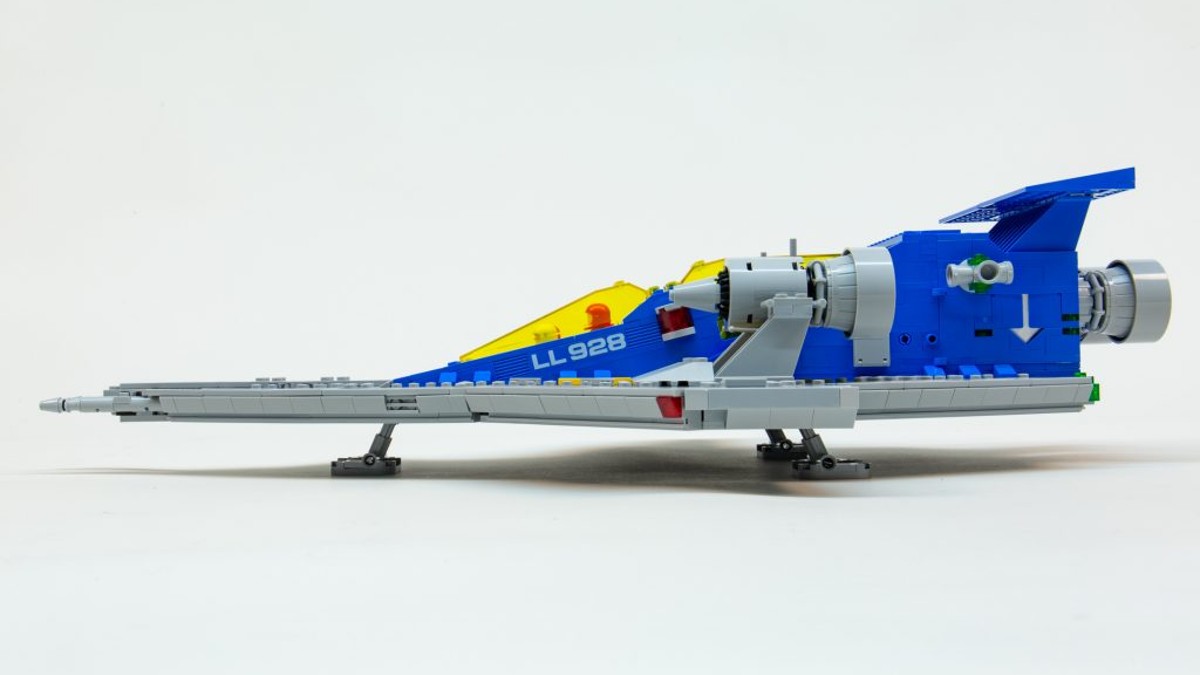 LEGO ICONS 10497 Galaxy Explorer critics' review