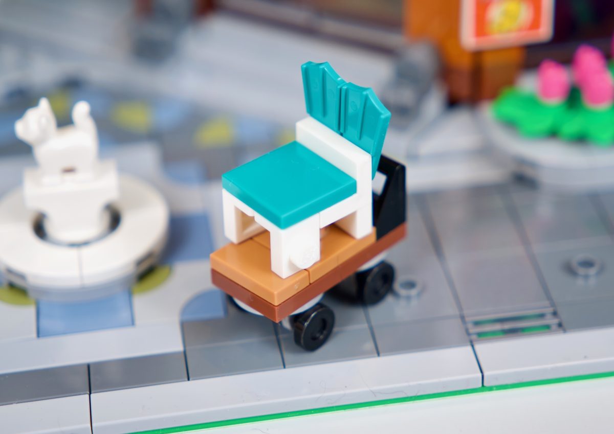 LEGO Icons 11371 Shopping Street review 60 1200x849