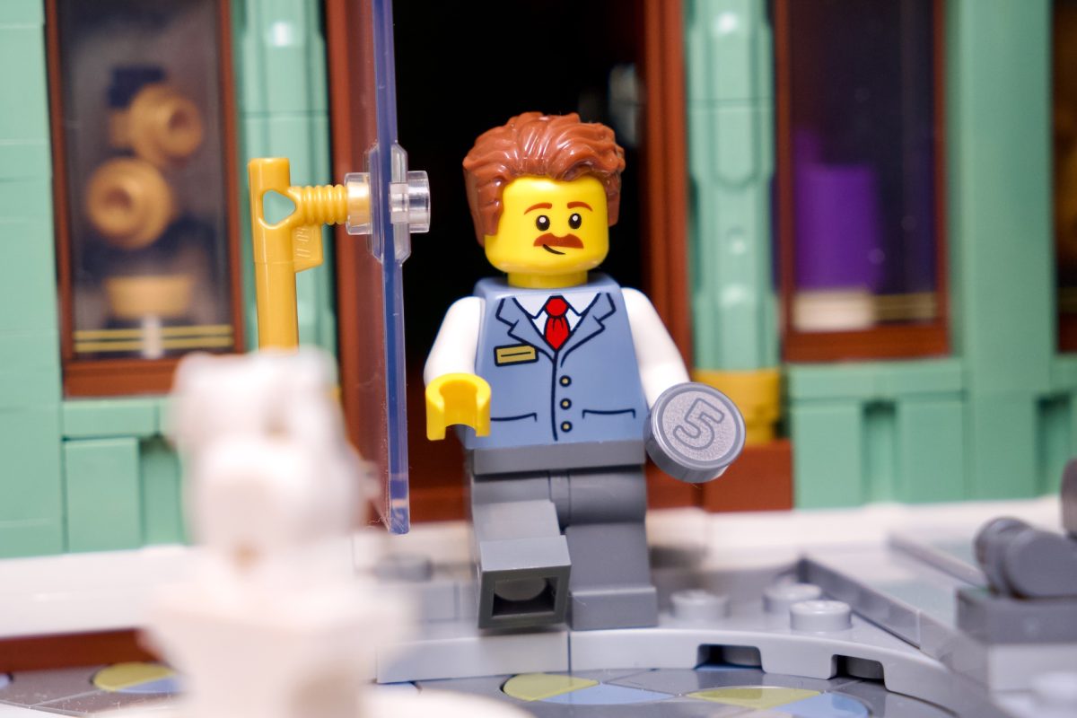 LEGO Icons 11371 Shopping Street review 7 1200x800