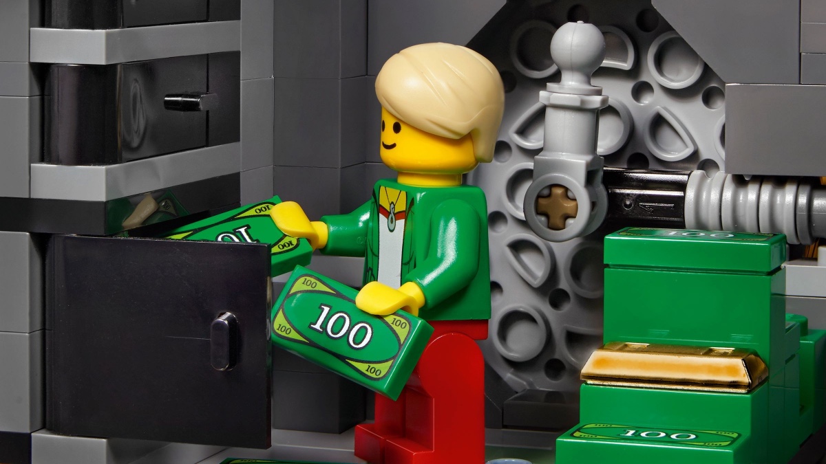 How does LEGO’s 2024 performance compare to its biggest competitors?
