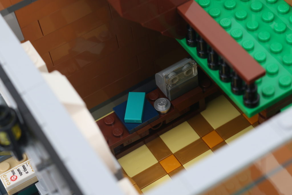LEGO Creator Expert 10270 Bookshop review 15