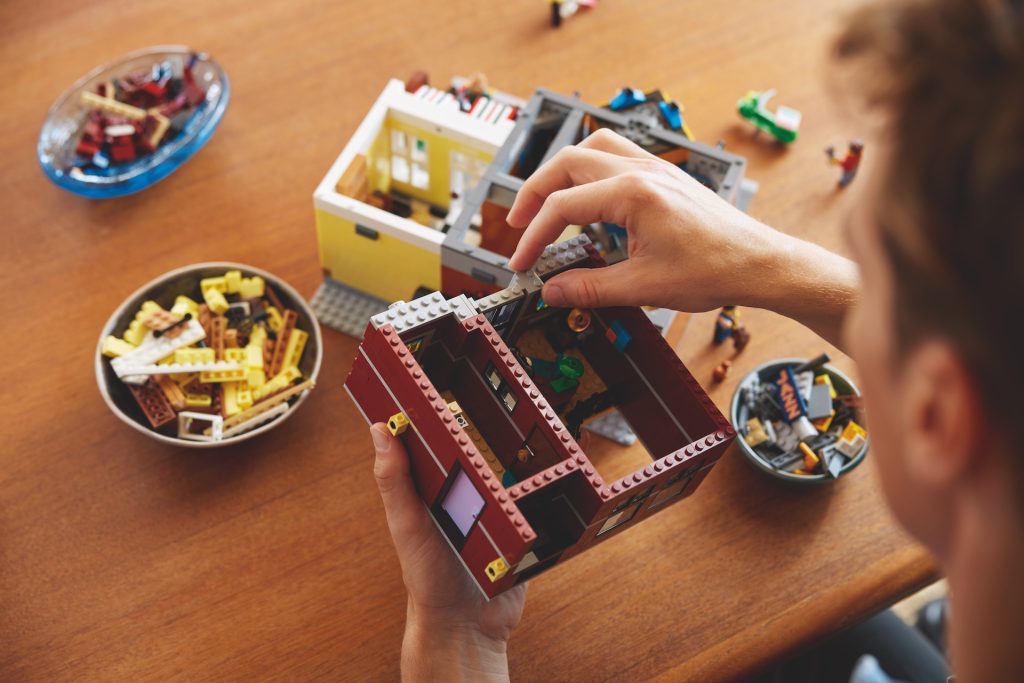 LEGO Icons 10312 Jazz Club 23 1024x683