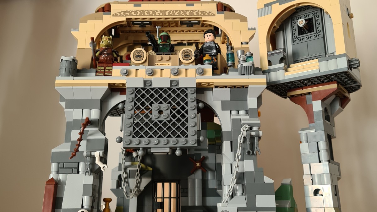 LEGO 31120 Medieval Castle makes a decent Star Wars Rancor pit