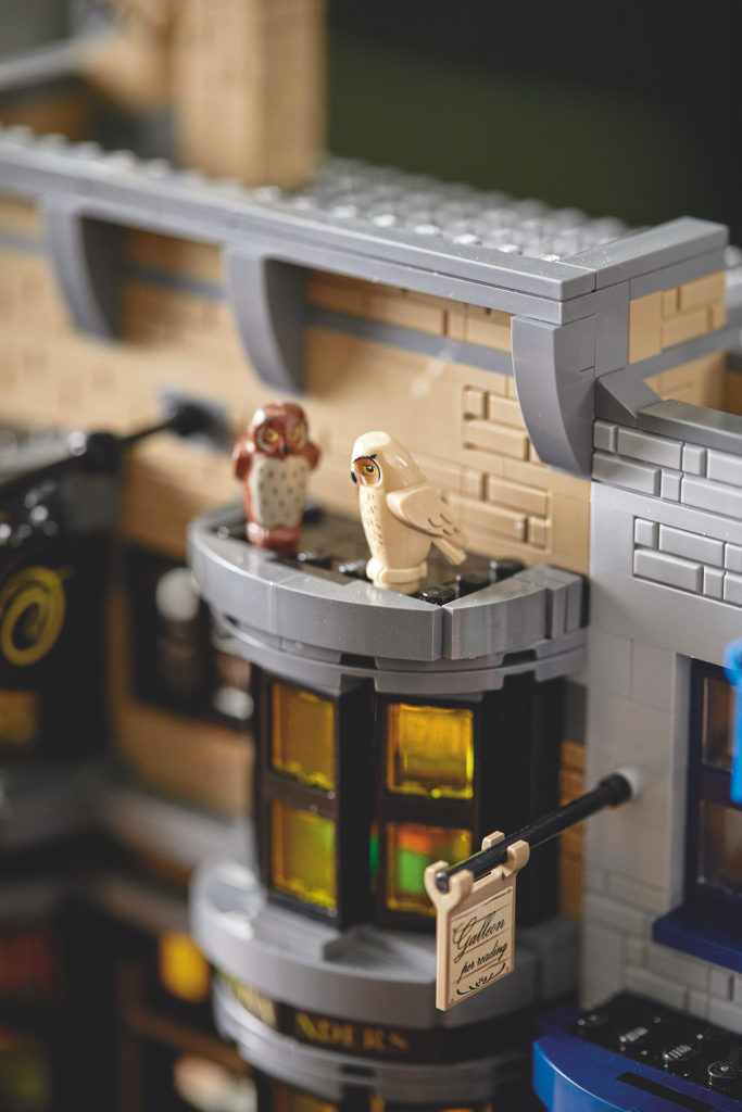 75978 Diagon Alley LEGO Harry Potter lifestyle resized 8