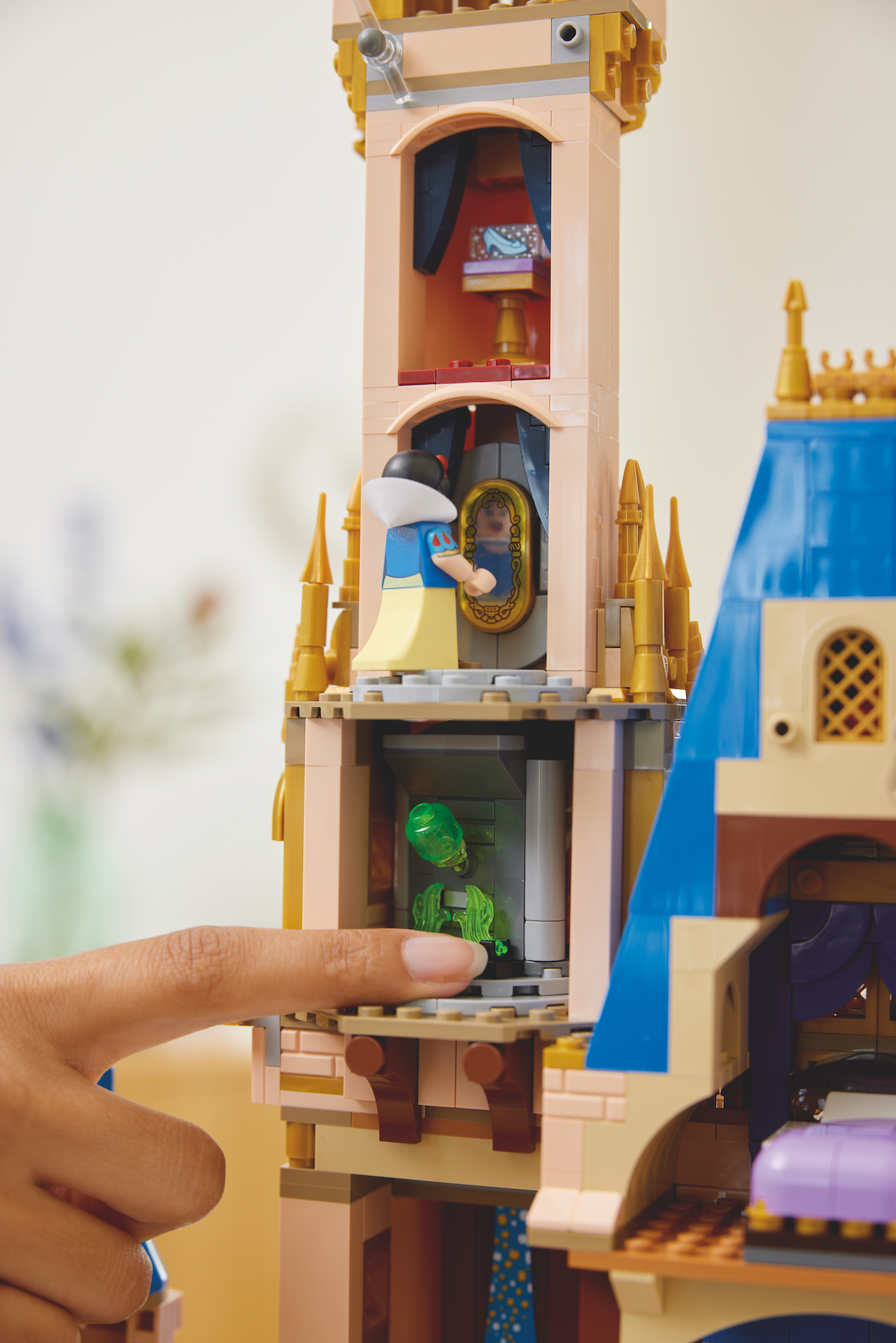 LEGO Disney 100th anniversary 43222 Disney Castle 32