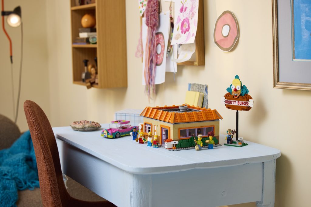 LEGO Icons 10352 The Simpsons Krusty Burger 13 1024x683