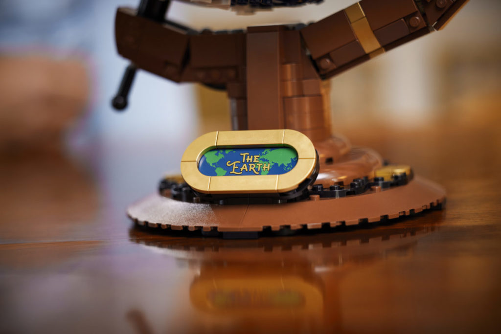 LEGO Ideas 21332 The Globe 14 1024x683