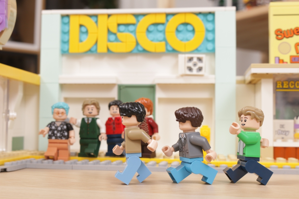LEGO Ideas 21339 BTS Dynamite Bangtan Boys Jin Suga j hope RM Jimin V Jung Kook review 37 1024x683