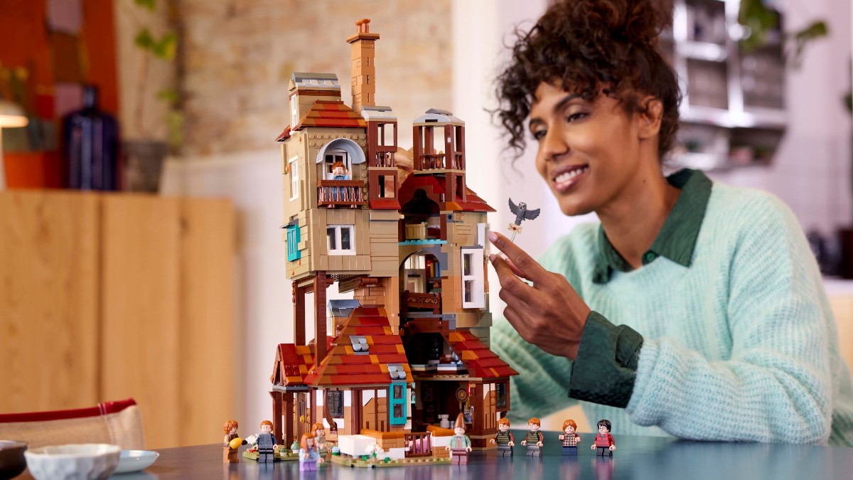 Six Wizarding World details we spotted in LEGO Harry Potter 76437 The Burrow