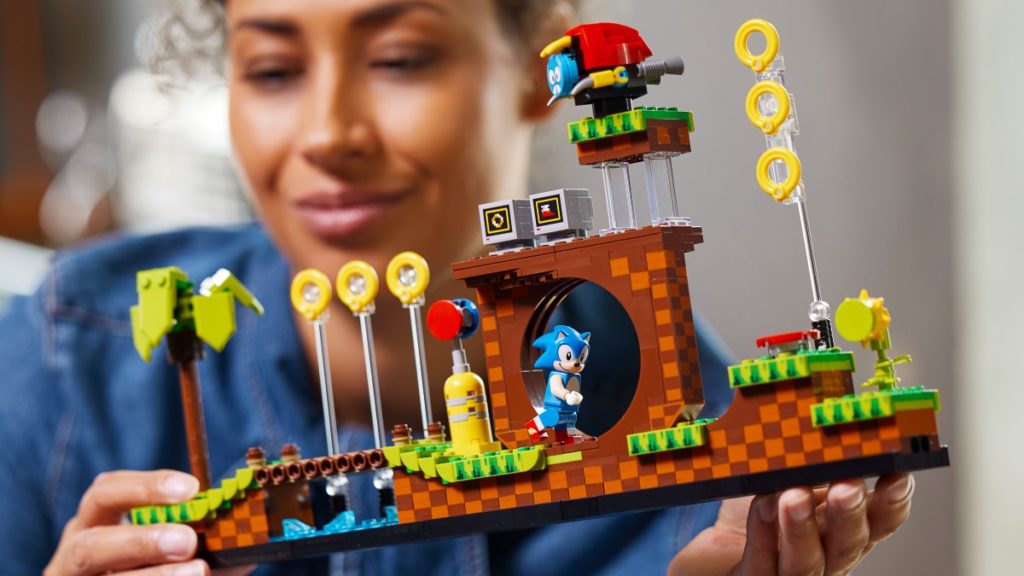 LEGO Ideas 21331 Sonic the Hedgehog Green Hill Zone lifestyle 5 featured 1024x576