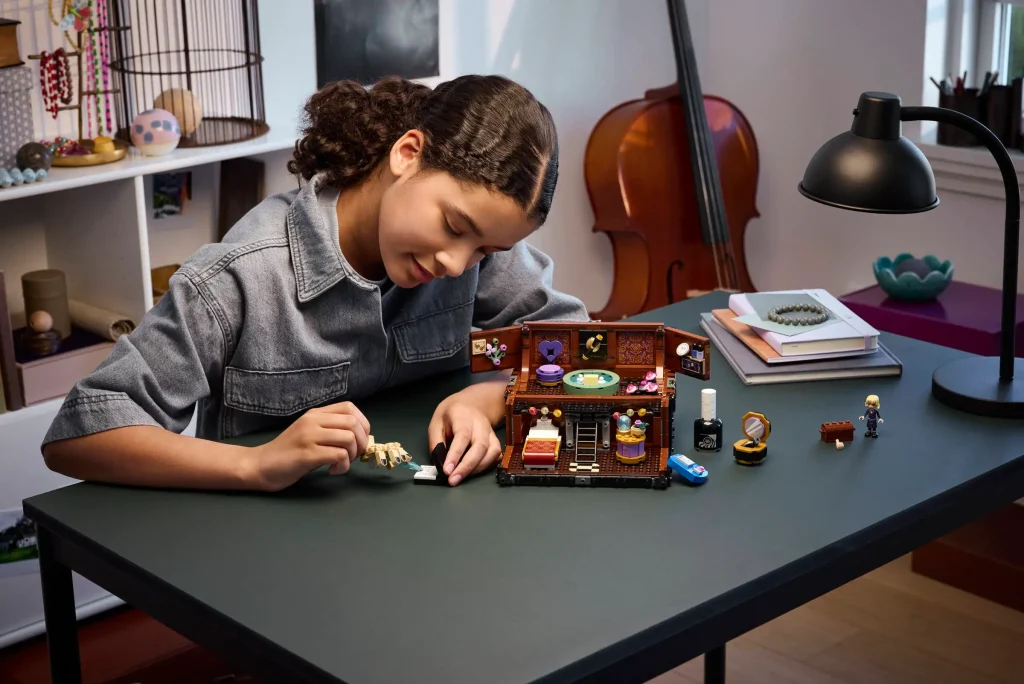 LEGO Wednesday 76785 Things Apartment 8 1024x684