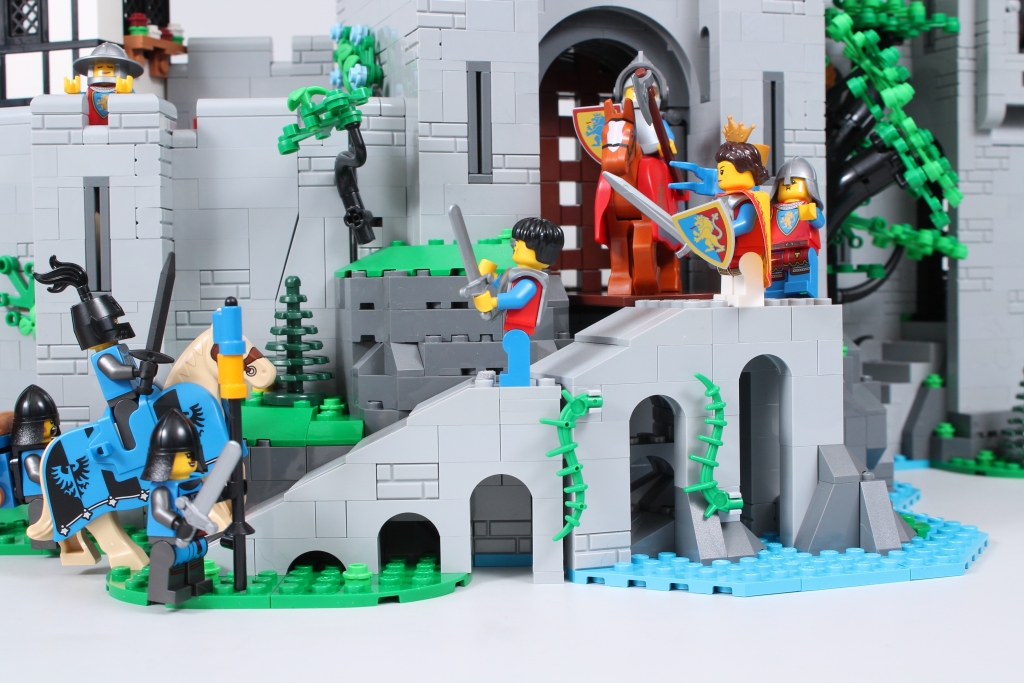 LEGO Icons 10305 Lion Knights Castle critique 8 1024x683