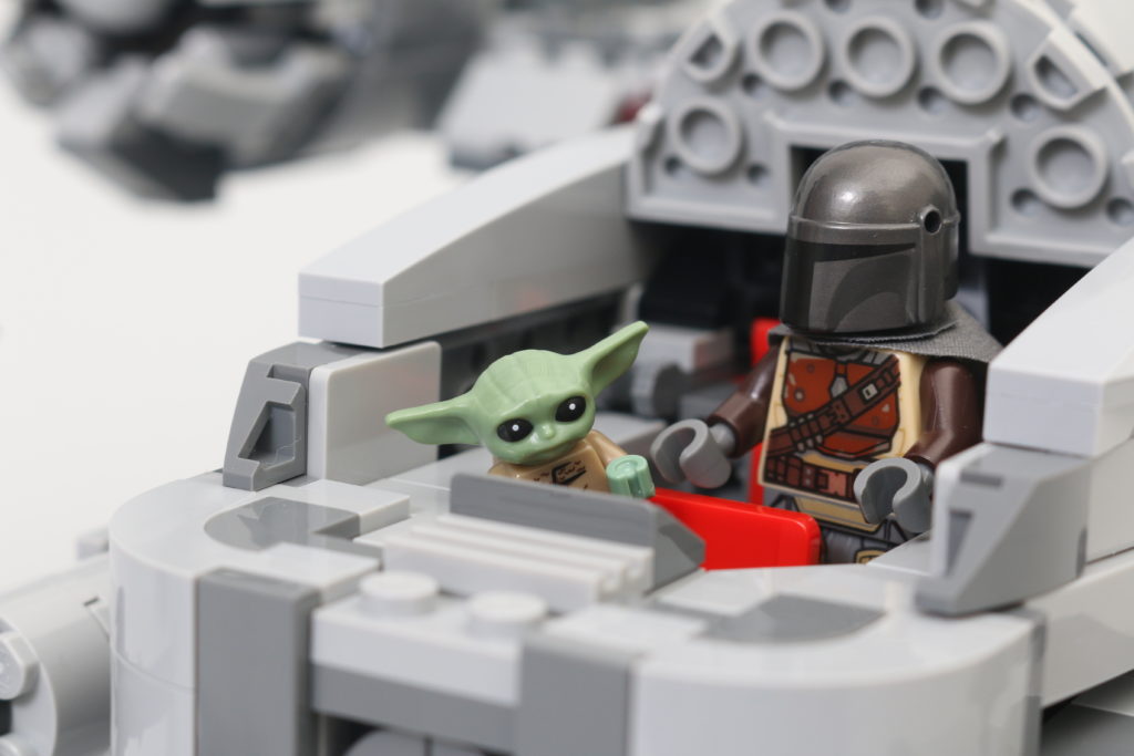 LEGO Star Wars 75292 The Mandalorian Bounty Hunter Transport The Razor Crest review 34