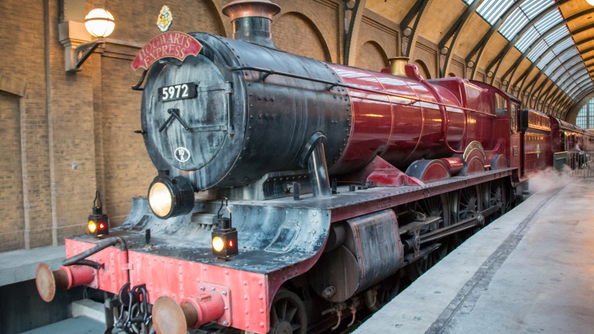 What if… the rumoured LEGO Hogwarts Express isn’t actually minifigure scale?