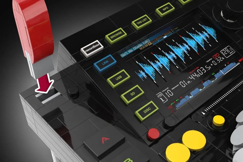 LEGO Ideas PIONEER CDJ 2000 NEXUS MULTI PLAYER 2 1024x683