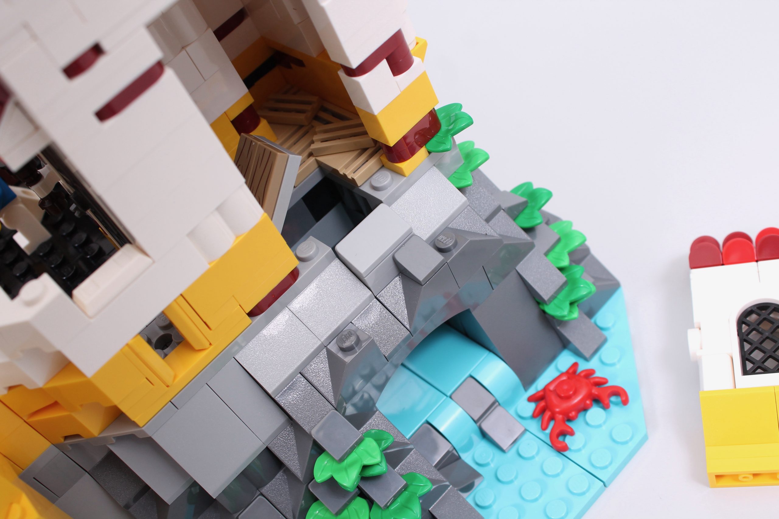 LEGO Icons 10320 Eldorado Fortress review 32 scaled