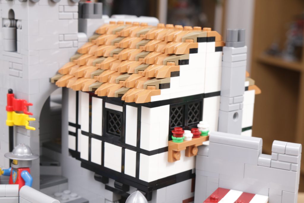 LEGO ICONS 10305 Lion Knights Castle review 55i 1024x683