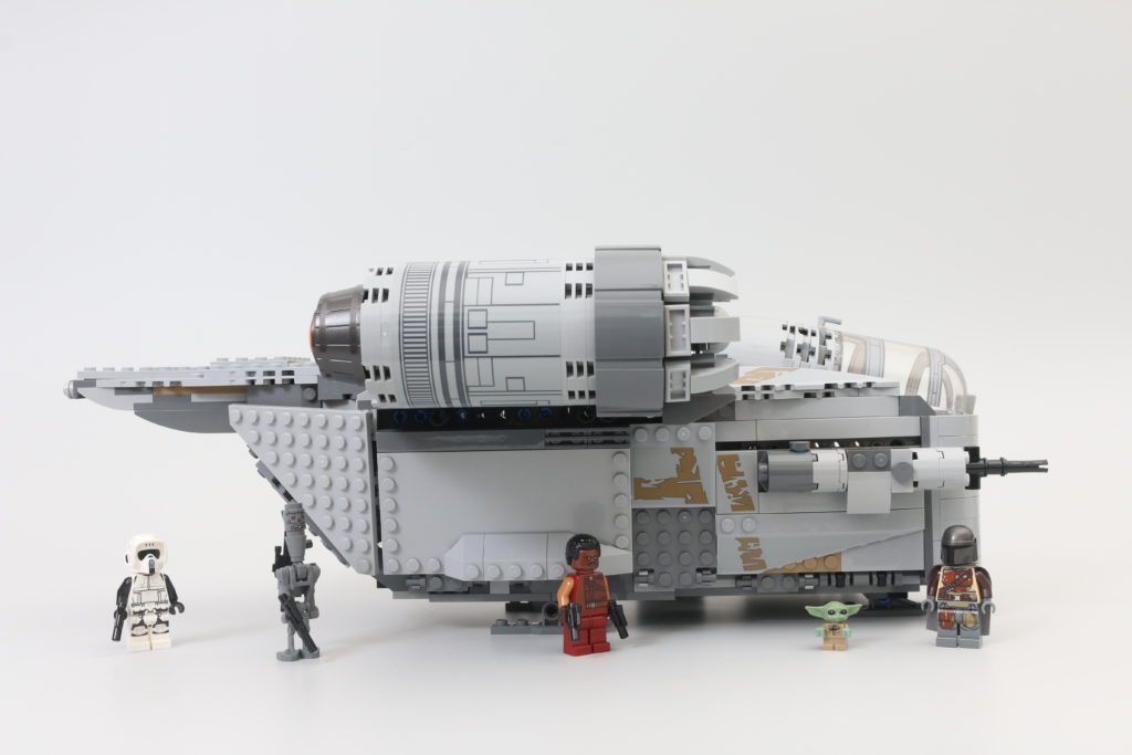 LEGO Star Wars 75292 The Mandalorian Bounty Hunter Transport The Razor Crest review 13