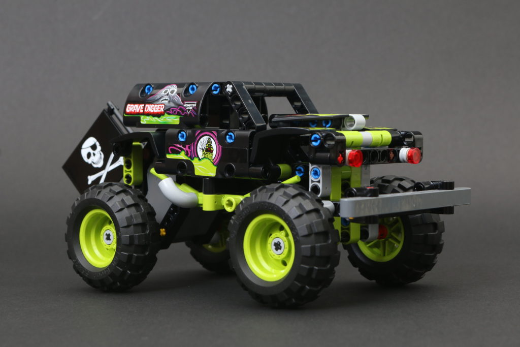 LEGO Technic 42118 Monster Jam Grave Digger review 13