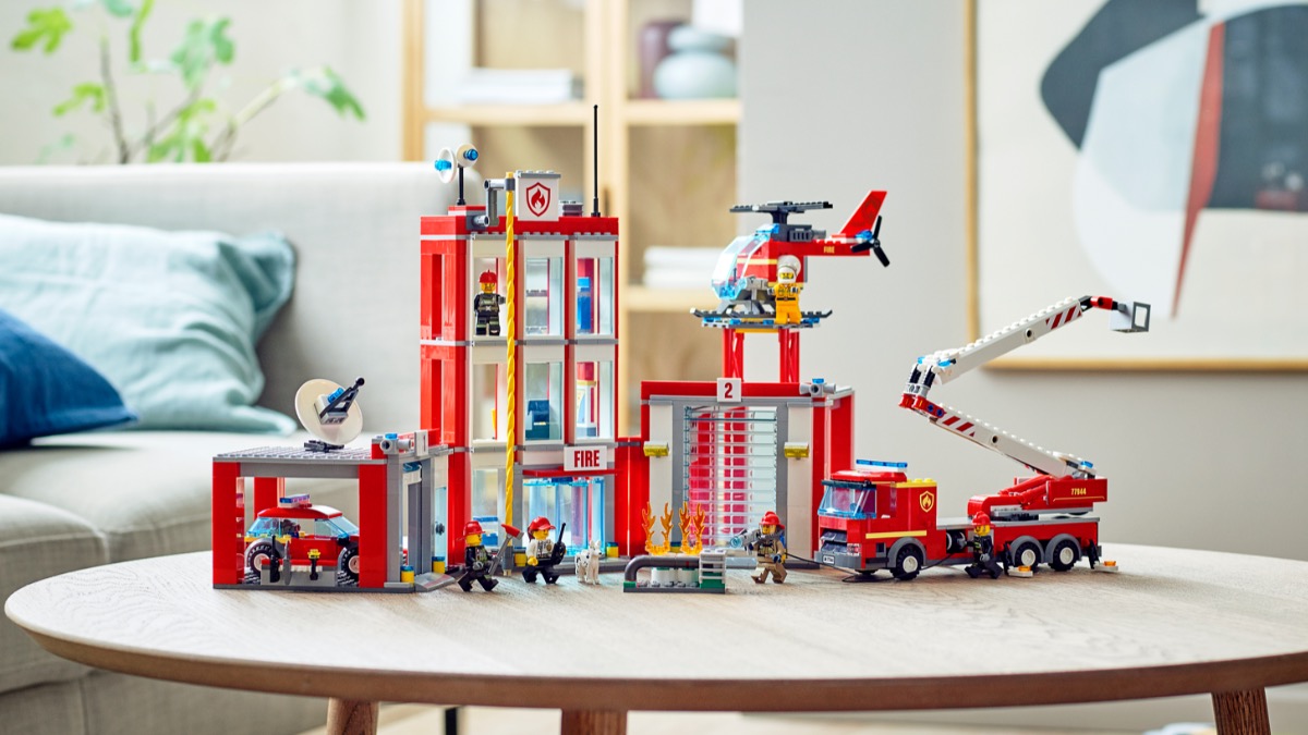 Two brand new resized LEGO CITY sets revealed