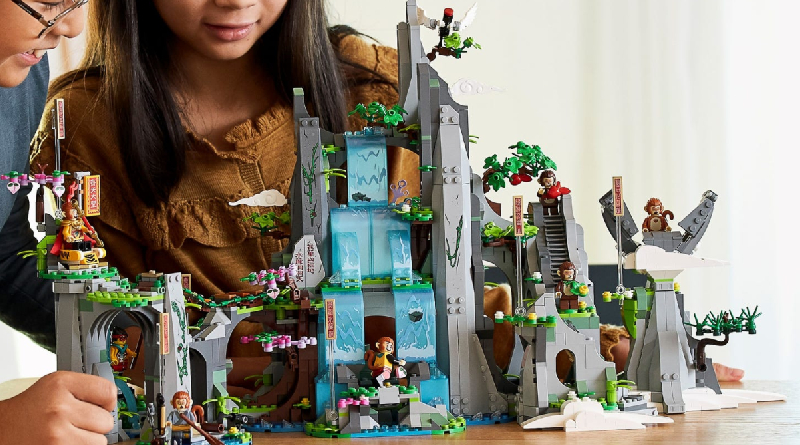 Don't myth out on the latest LEGO World Builder project