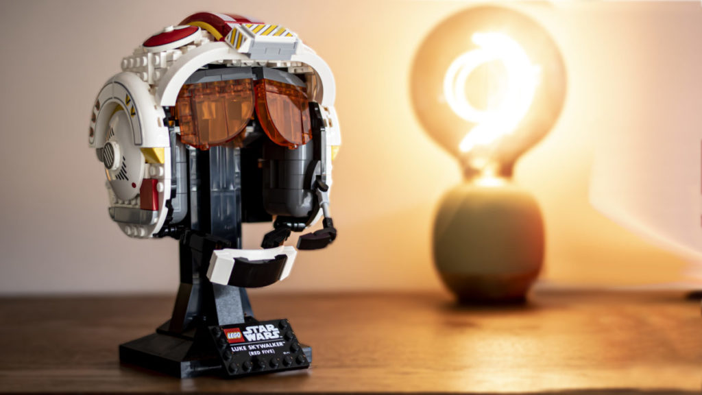 75327 Luke Skywalker Red Five Helmet FEATURED IMAGE 2 1024x576