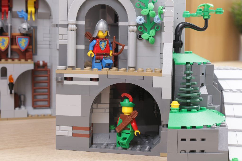 LEGO ICONS 10305 Lion Knights Castle review 34 1024x683