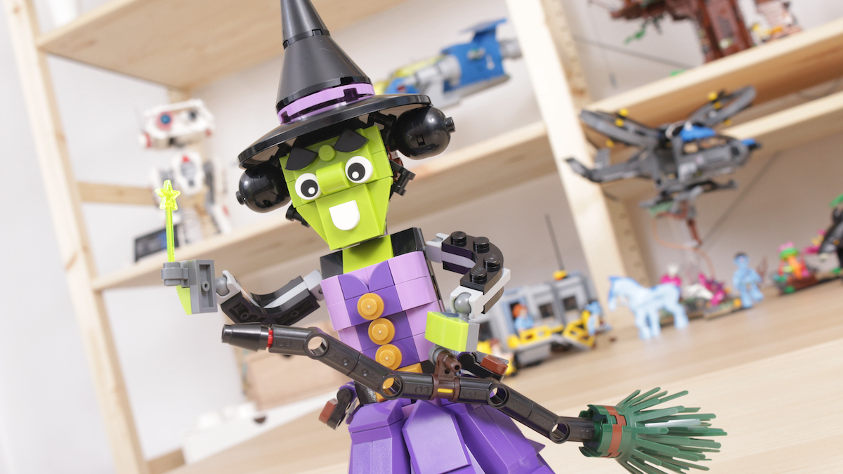 Double VIP and sale ends at LEGO.com, but two free gifts still available