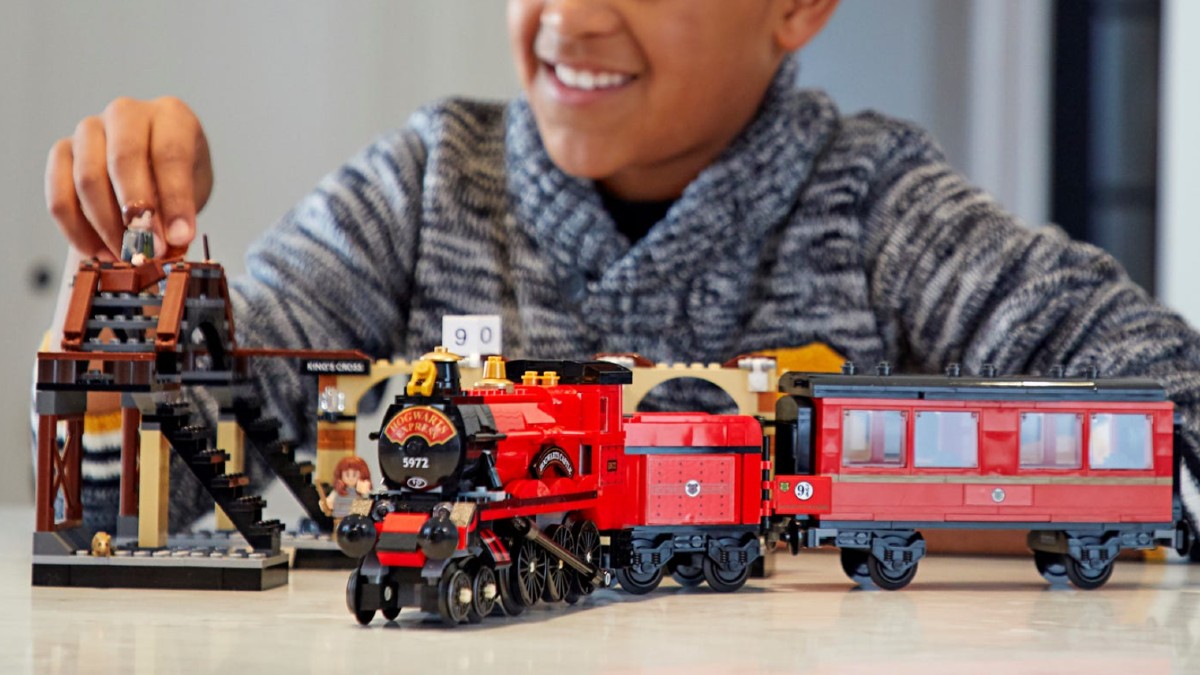 Four things we'd like to see in the rumoured LEGO Harry Potter $470 Hogwarts Express