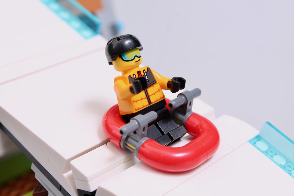 LEGO City 60366 Ski and Climbing Center review 13 1024x683