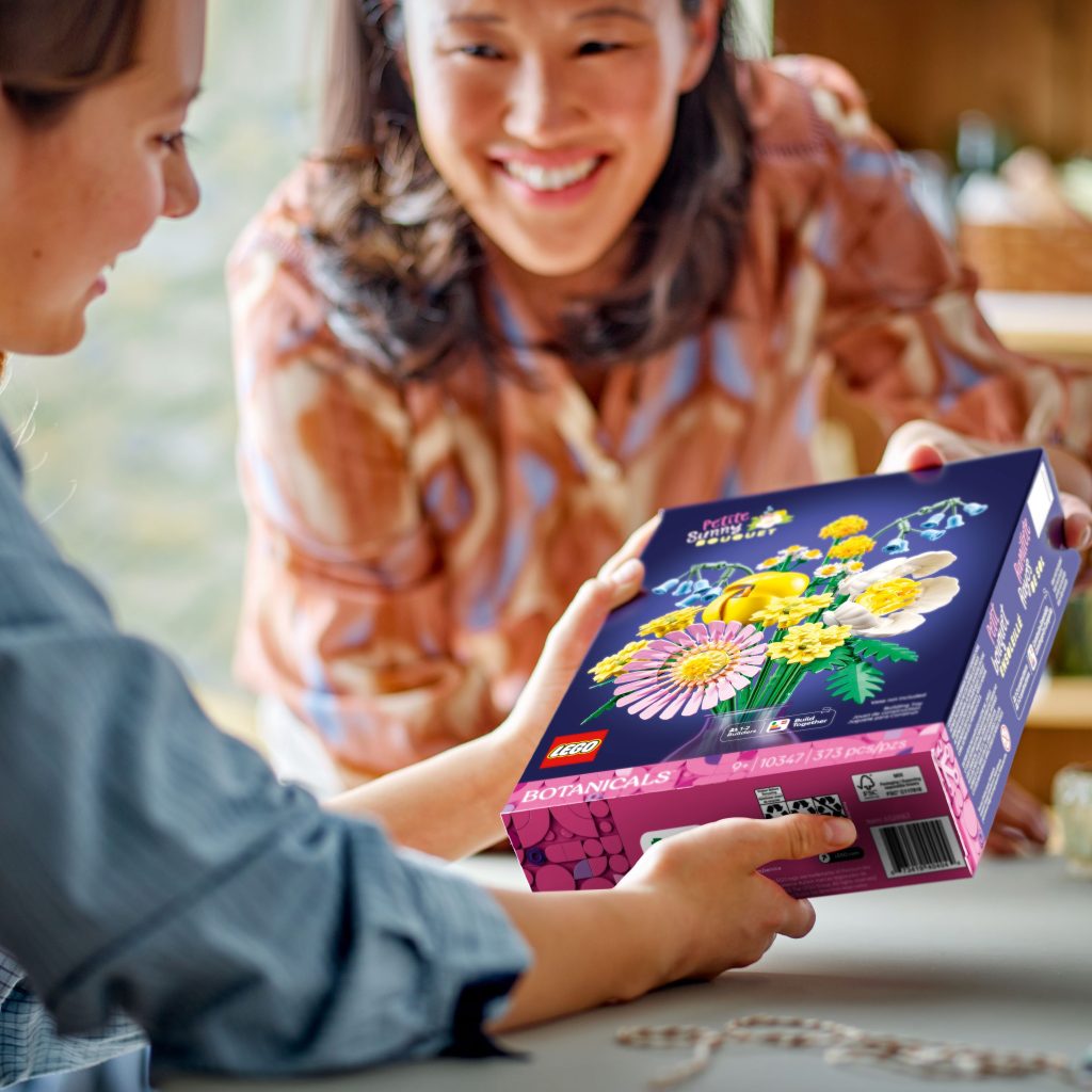 LEGO Botanicals 10347 Petite Sunny Bouquet 4 1024x1024