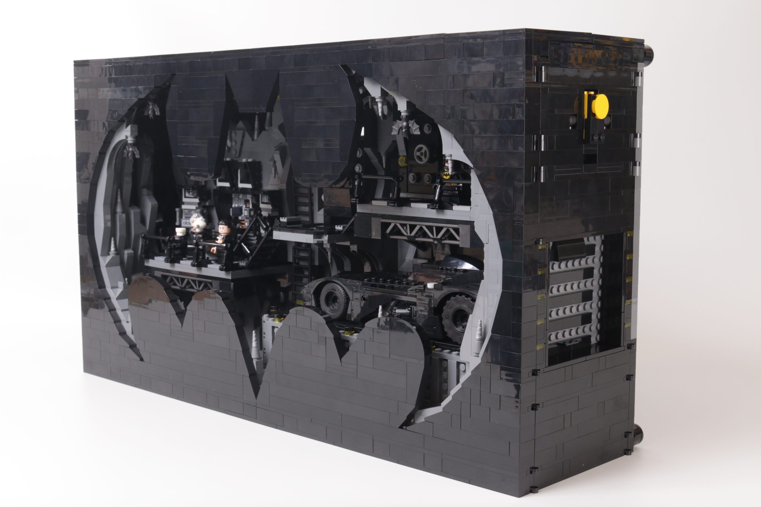 LEGO Batman 76252 Batcave – Shadow Box review 5 scaled