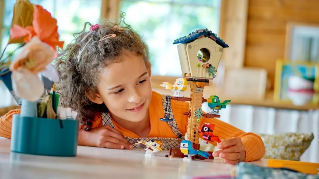 LEGO Creator 31143 Birdhouse lifestyle featured 1024x576