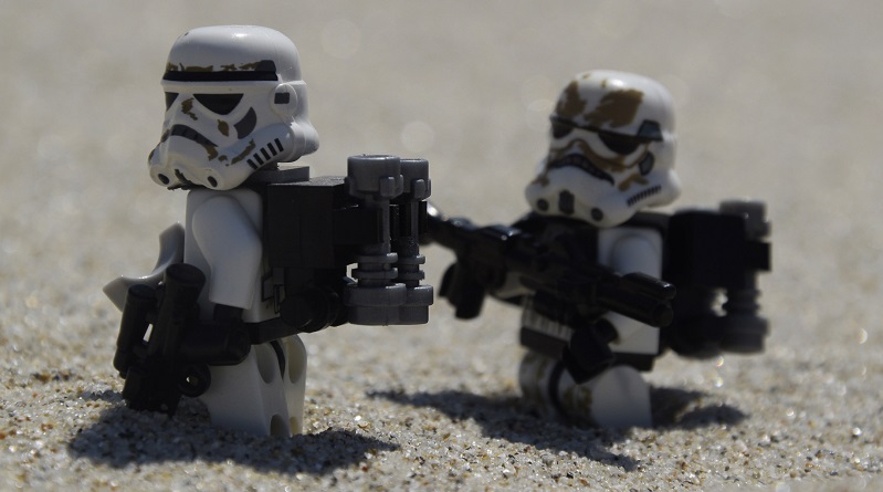 Brick Pic of the Day: Looking for droids