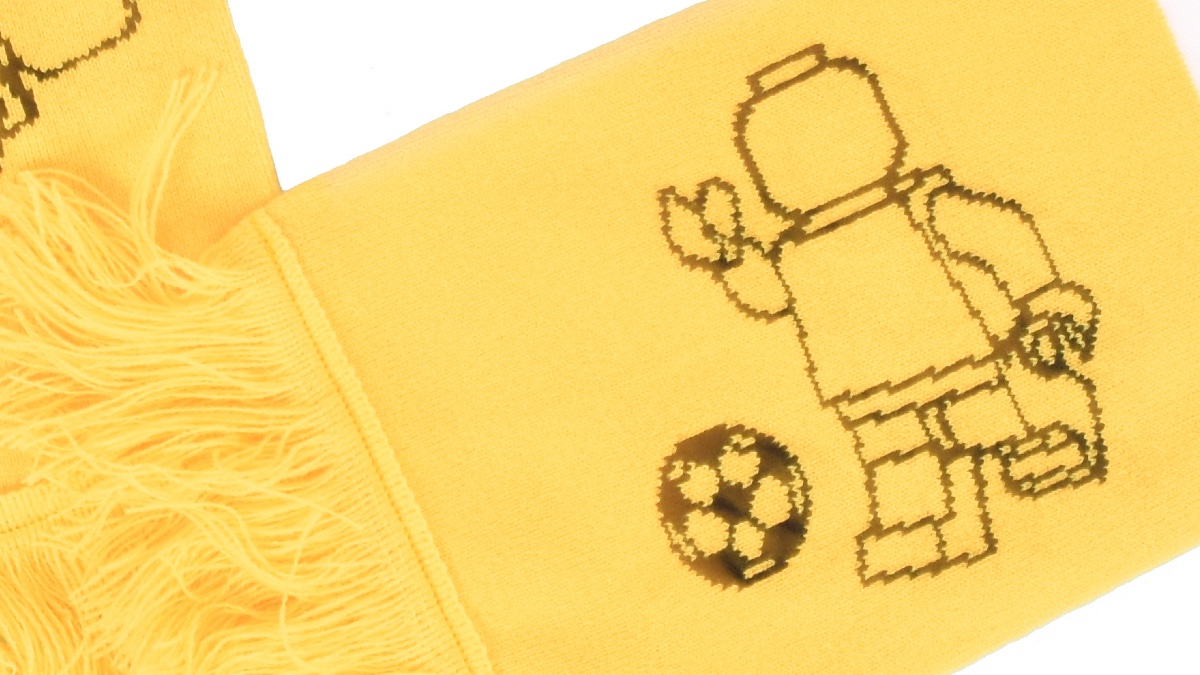 Generic LEGO football scarf coming to VIP Rewards Centre in November