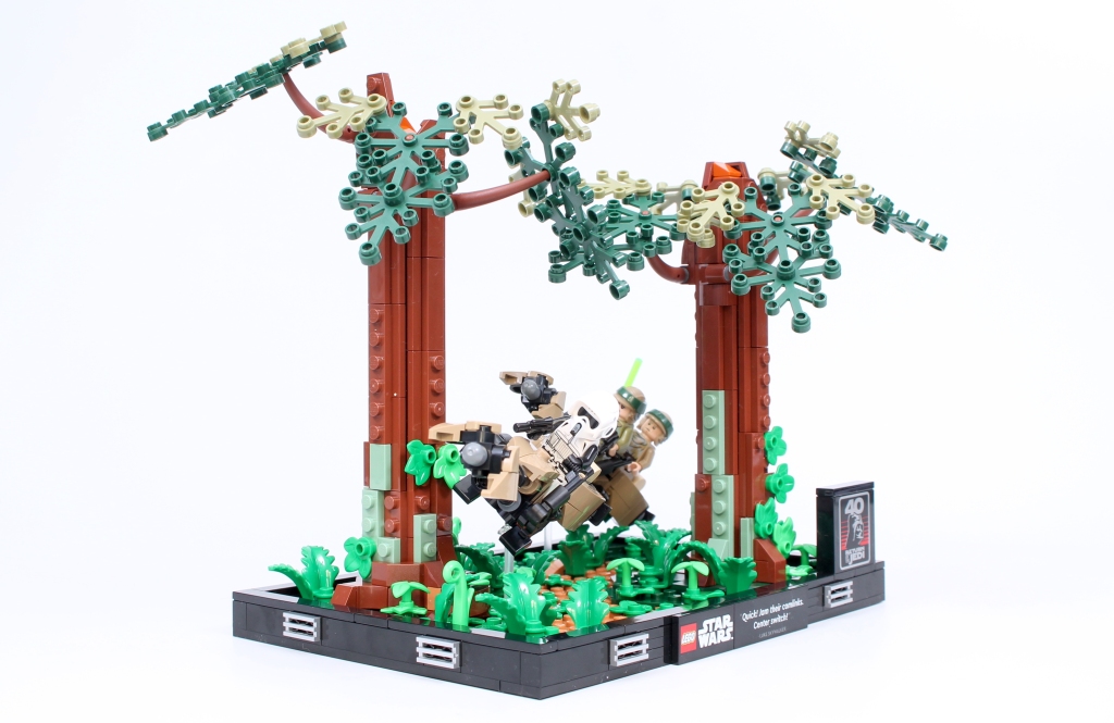 LEGO Star Wars 75353 Endor Speeder Chase Diorama review 18 1024x665