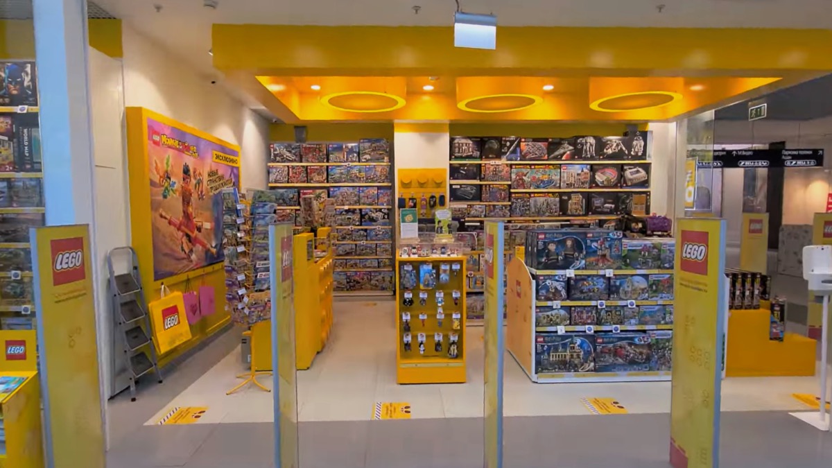 LEGO cancels shipments, but is seemingly still operating in Russia