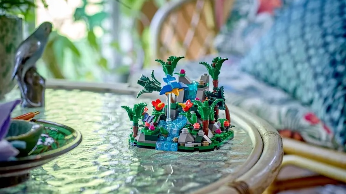 Double LEGO Insiders points and new GWP available now
