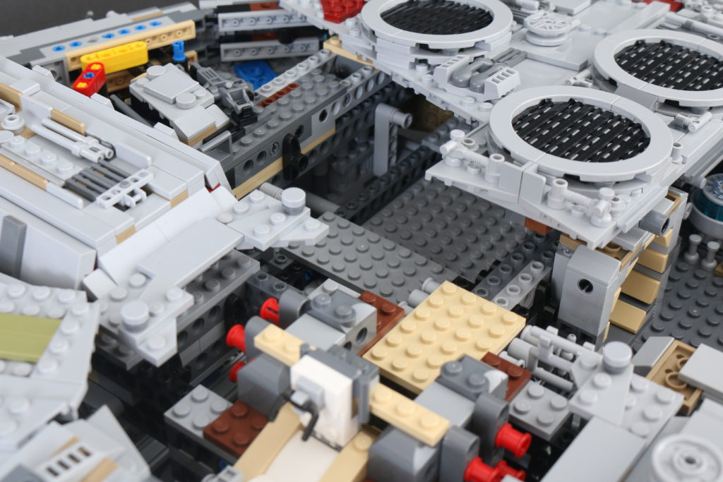 LEGO Star Wars 75192 UCS Ultimate Collectors Series Millennium Falcon review 44