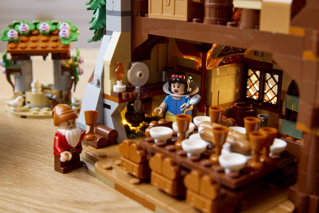 LEGO Disney 43242 Snow White and the Seven Dwarfs Cottage 19 1024x683